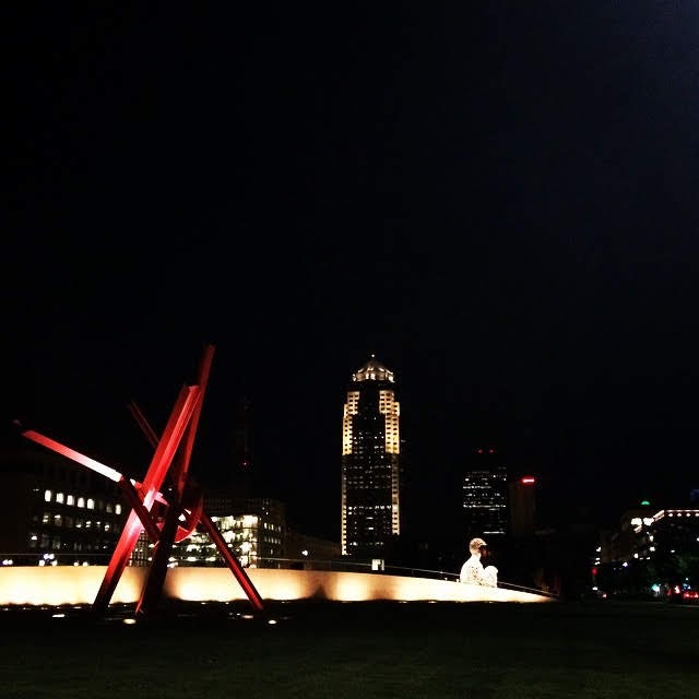 Des Moines at night from the sculpture garden