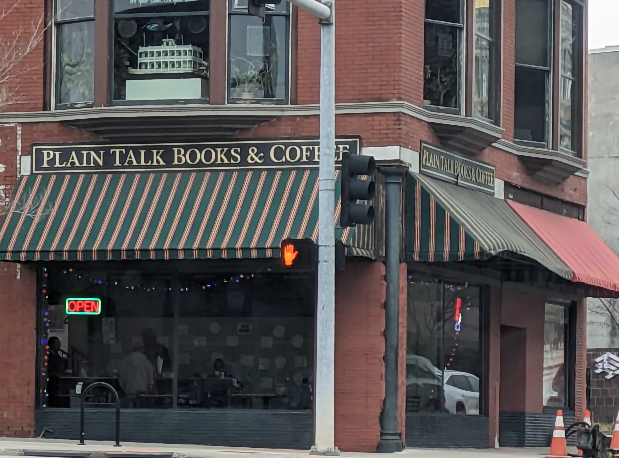 Des Moines, Plain Talk Books and Coffee